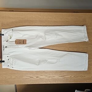 NWT Lucky, white distressed Cropped Jeans. Size 6